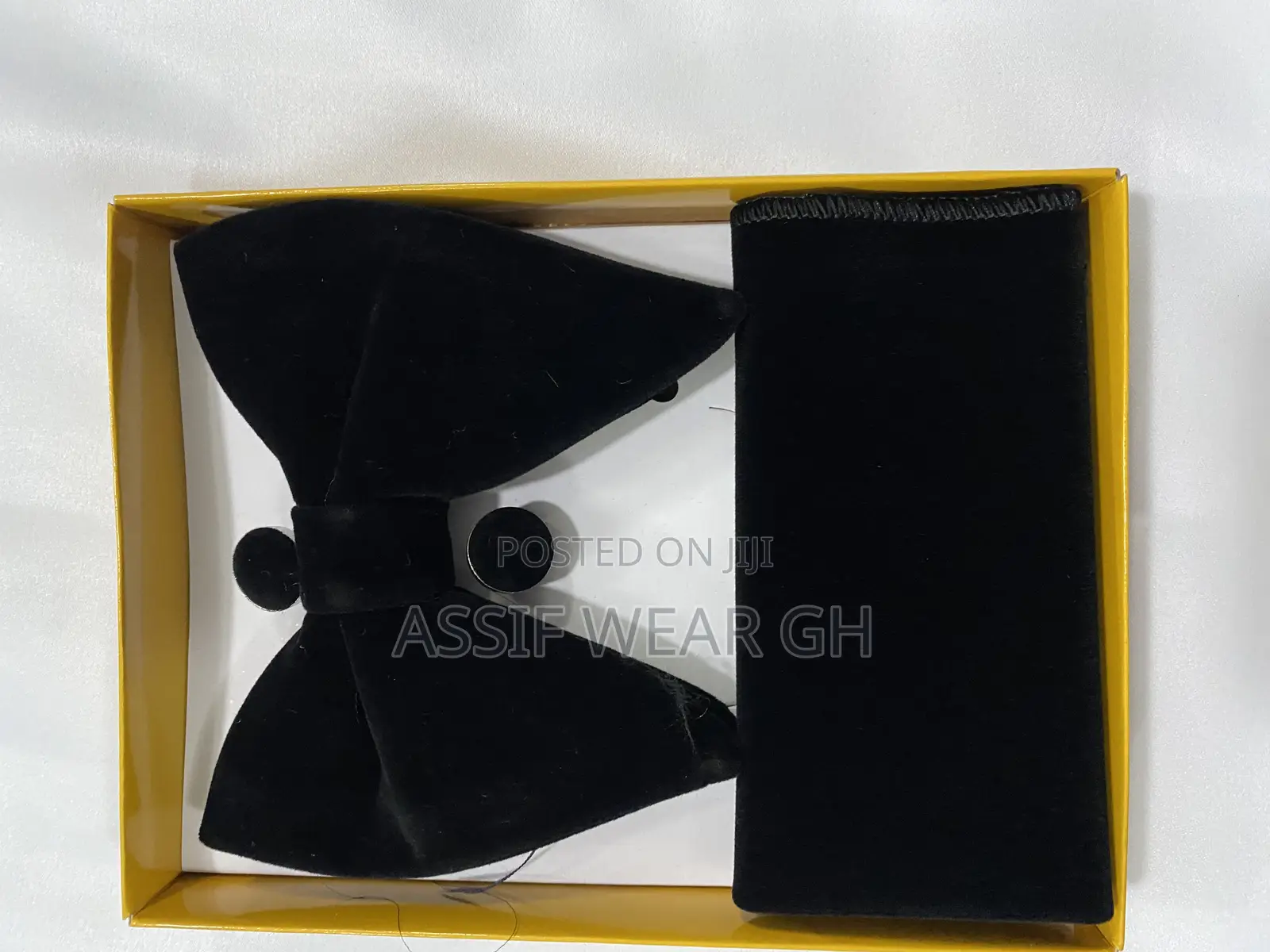 Volvet Bow Tie