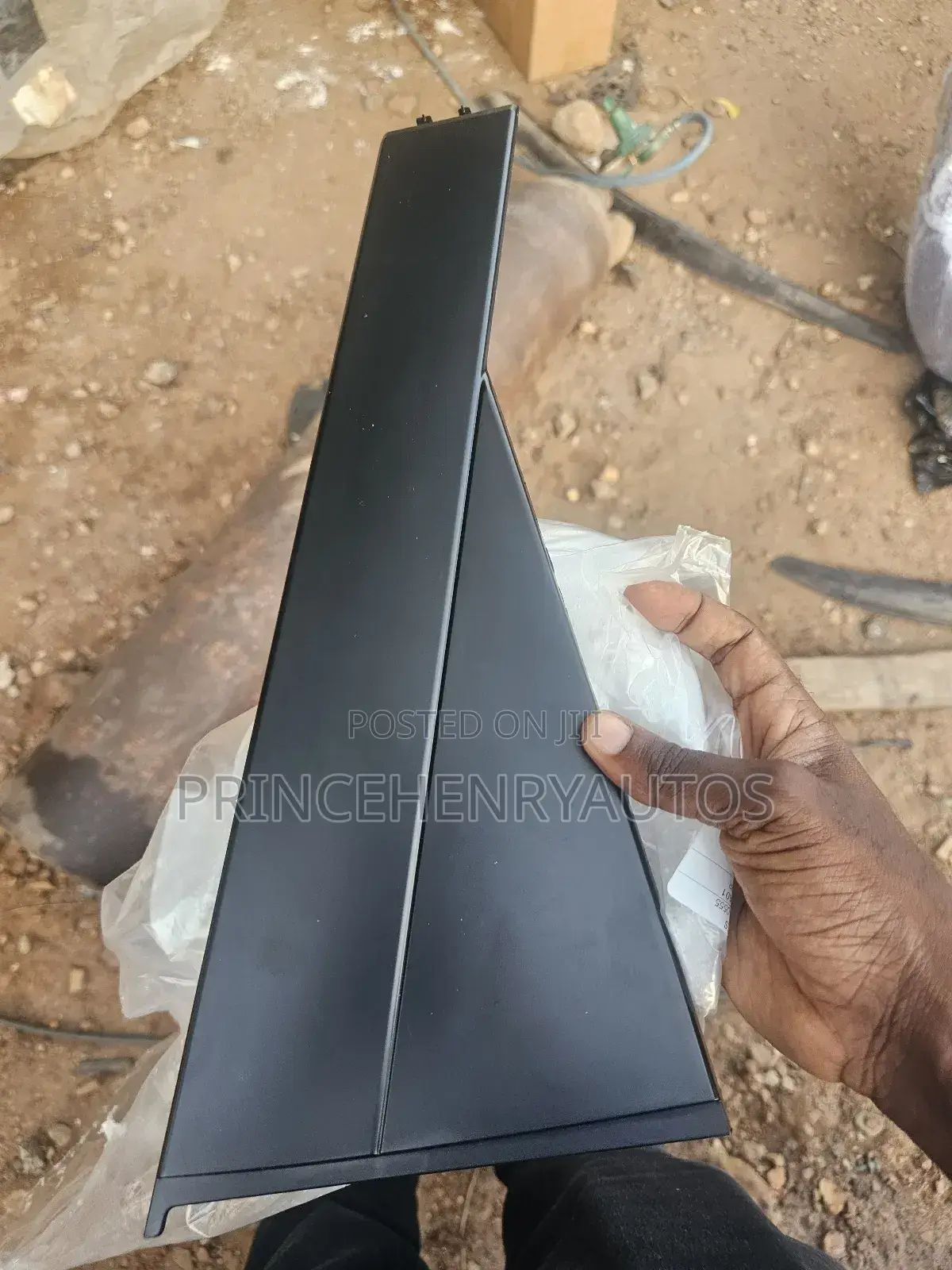 2023honda CRV Right Rear Door Garnish