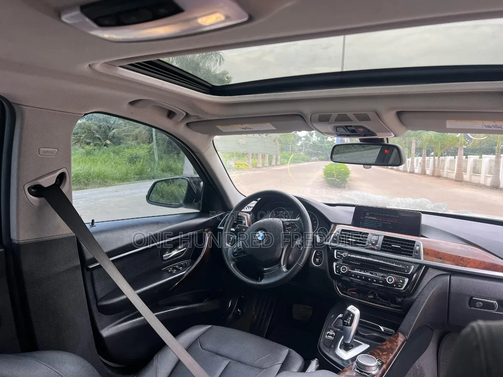 BMW 320i Sedan RWD 2017 White