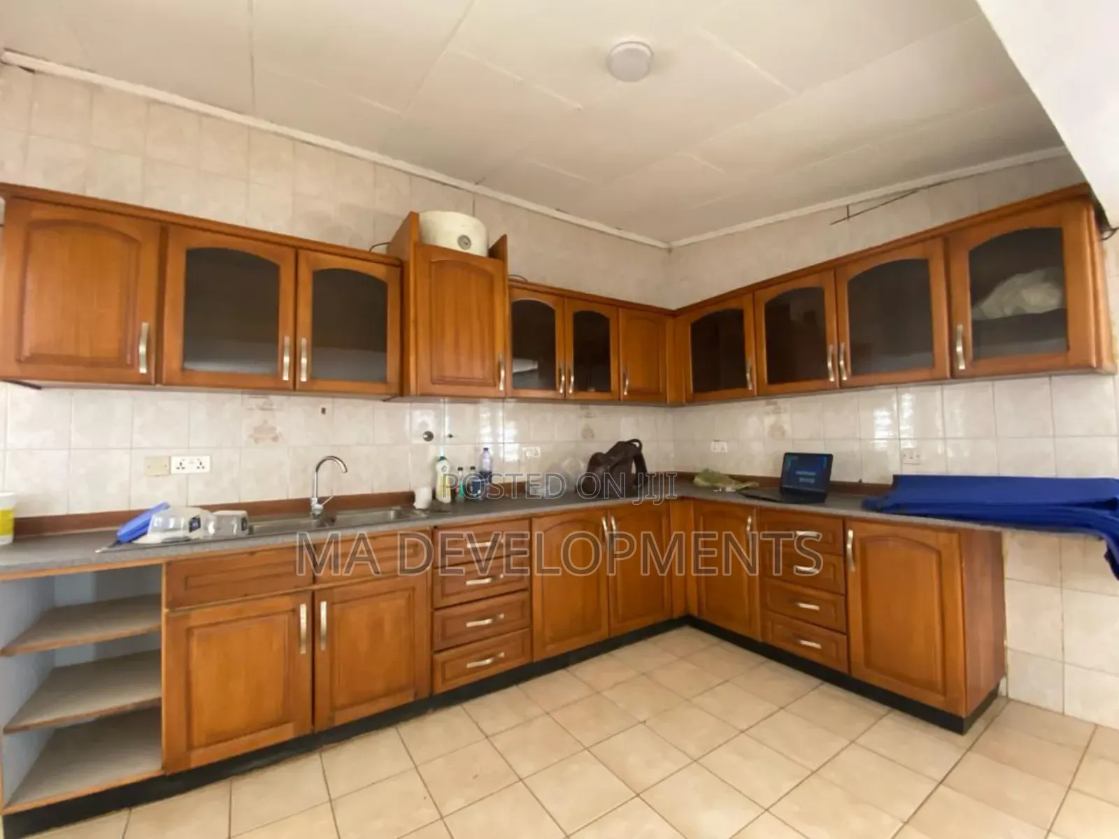 5bdrm House in Madev Realty, Tantra Hills for sale