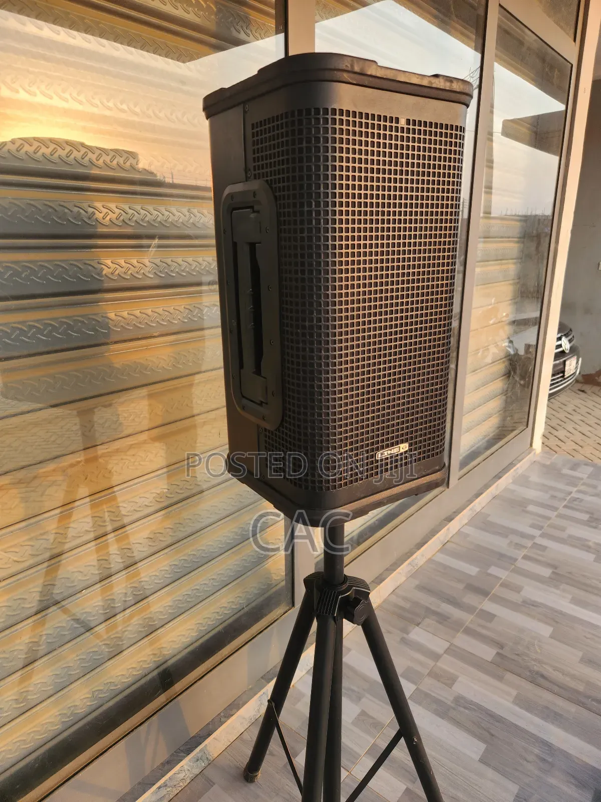 Line6 Stagesource L2t Intelligent Speaker