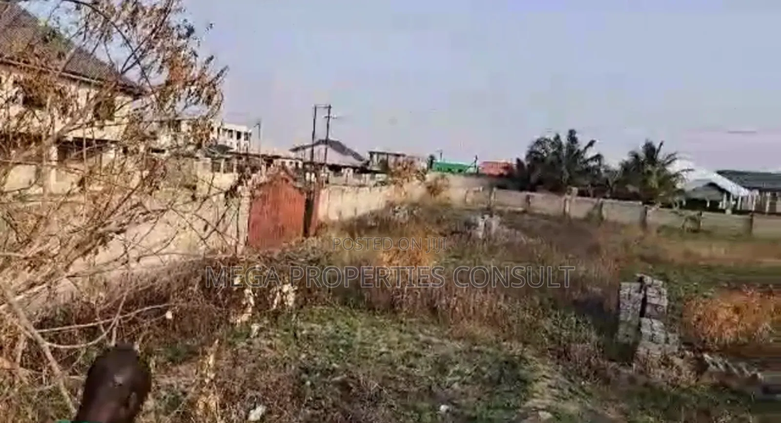 One Acre Land With 3bedrooms House for Sale in Tema C 25