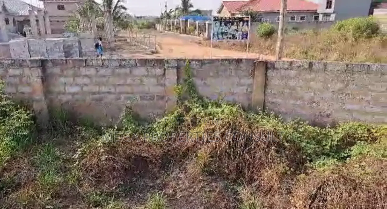 One Acre Land With 3bedrooms House for Sale in Tema C 25
