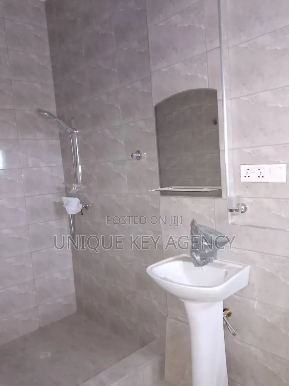 2bdrm Apartment in Unique Key Agency, Kotobabi for rent