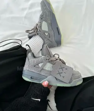 Photo - Nike Air Jordan 4 Kaws