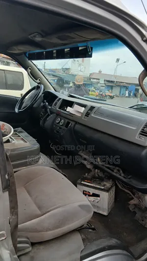 Toyota HiAce 2012 Silver