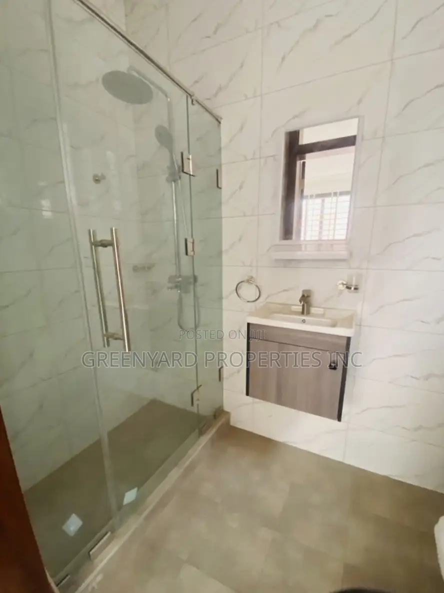 5bdrm House in East Legon for sale