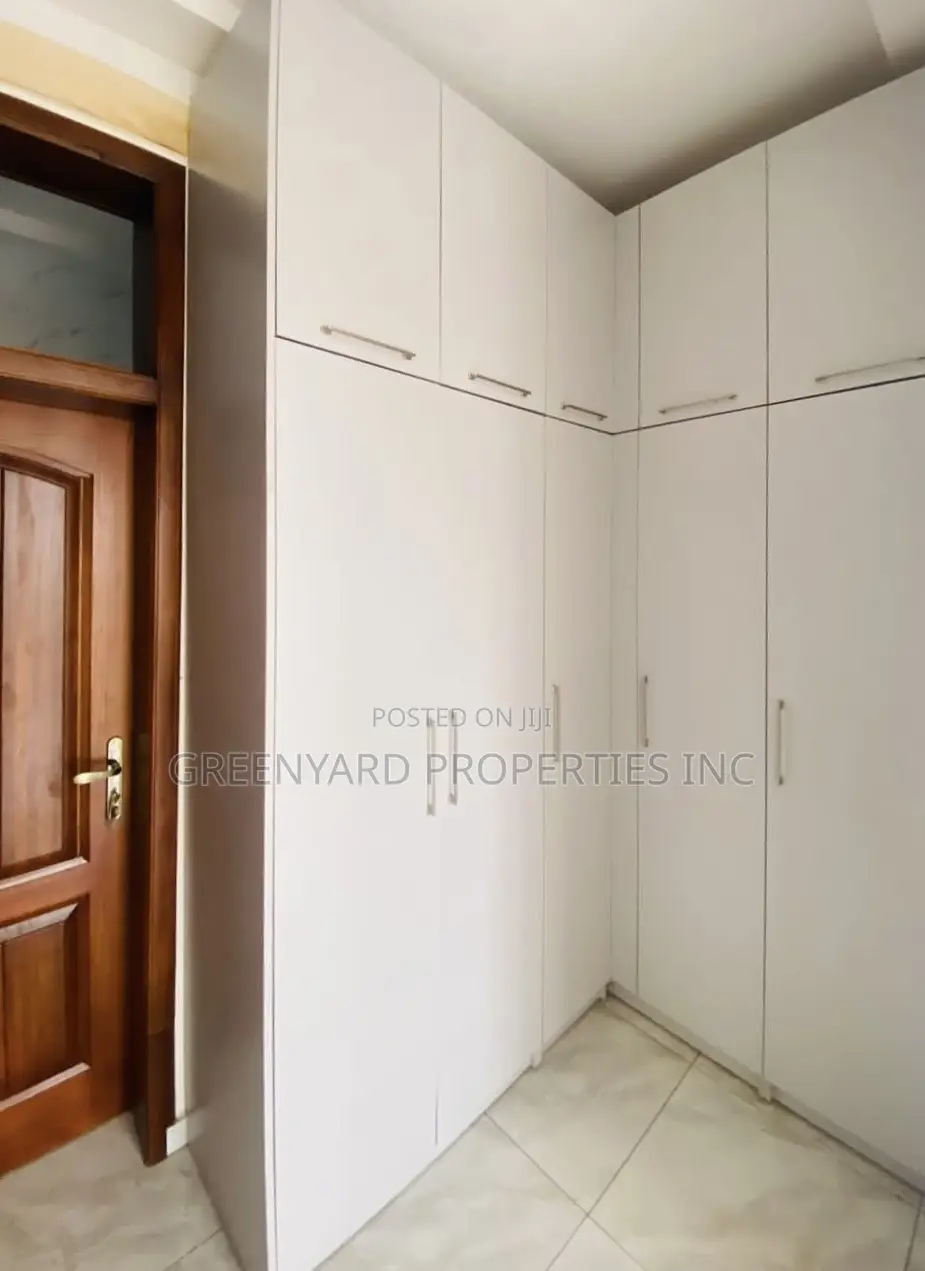 5bdrm House in East Legon for sale