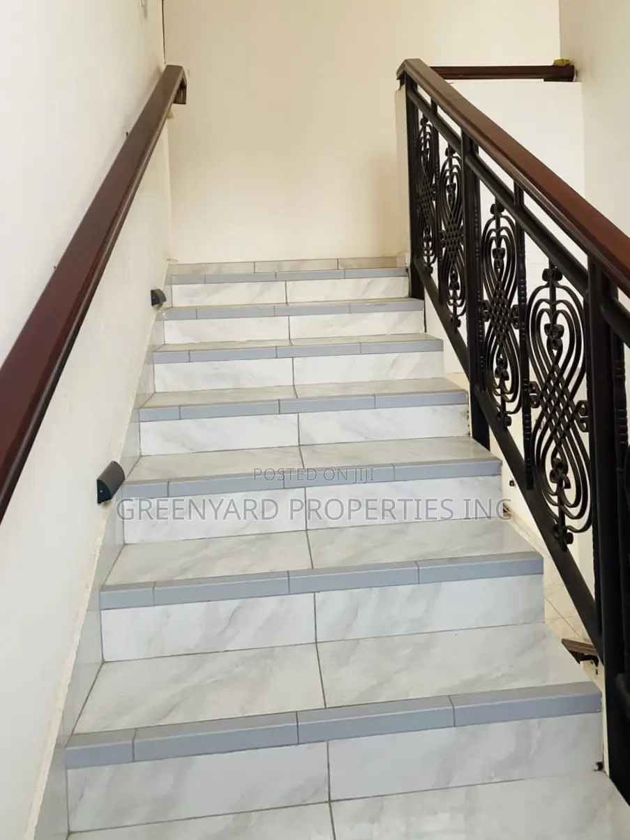 5bdrm House in East Legon for sale