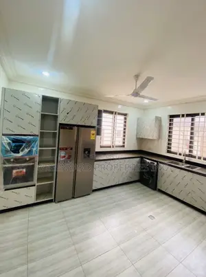 5bdrm House in East Legon for sale