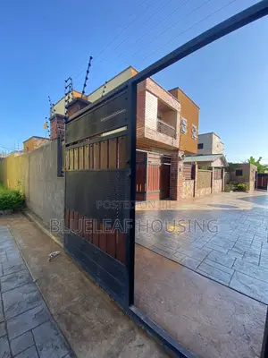 3bdrm House in West Hills Mall Area for sale