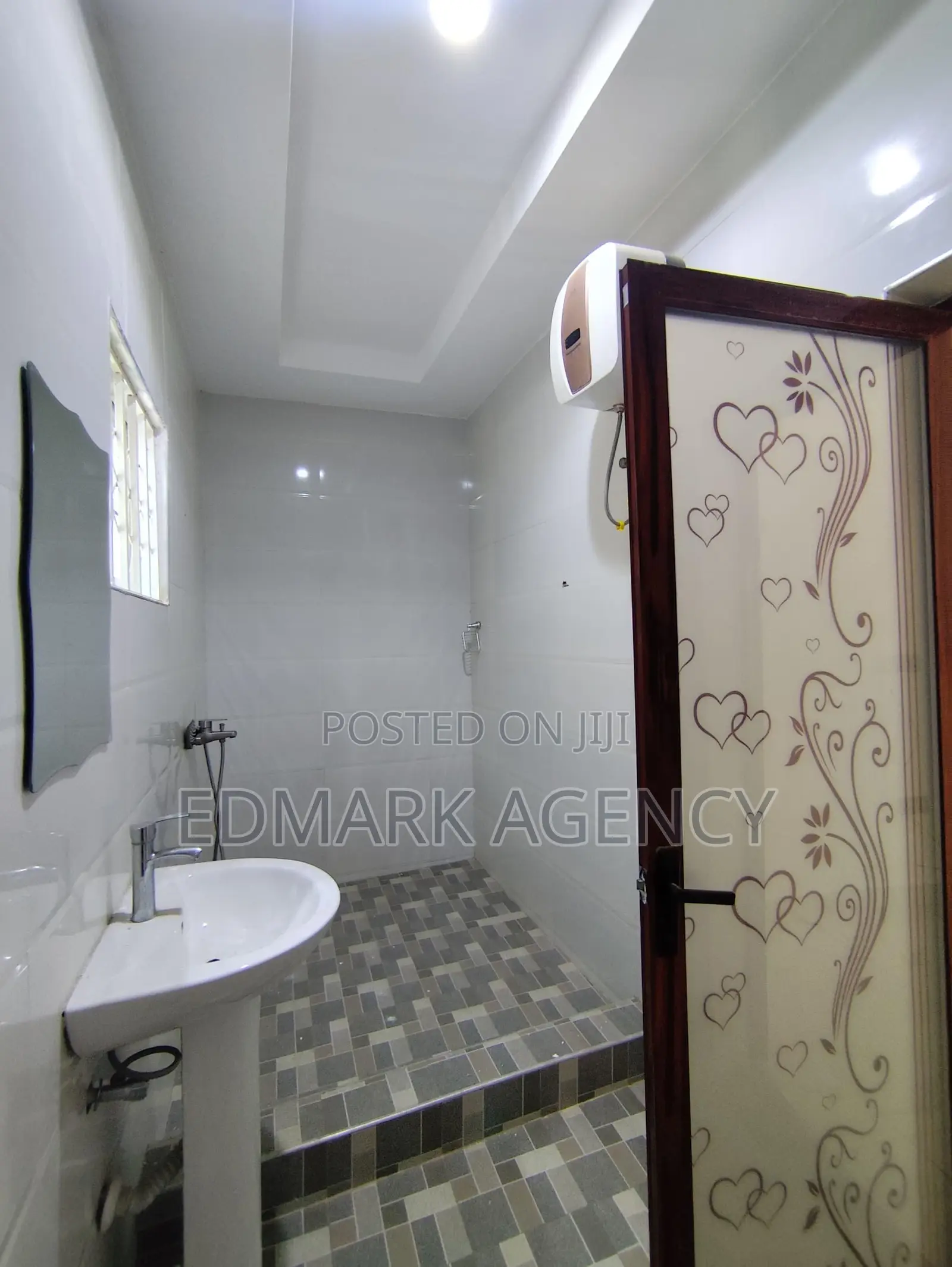 4bdrm House in East Legon Ogbojo, Accra Metropolitan for sale