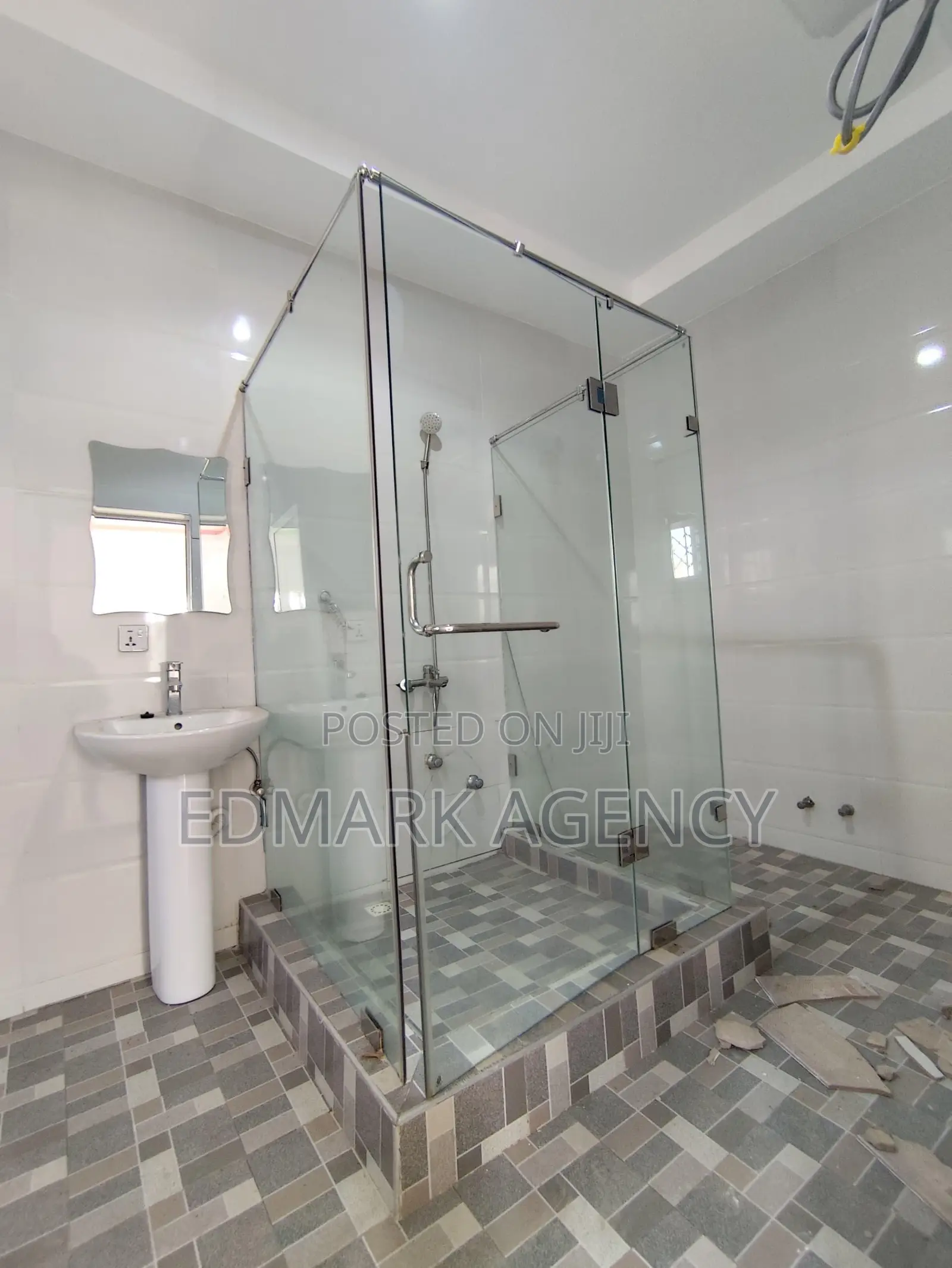 4bdrm House in East Legon Ogbojo, Accra Metropolitan for sale