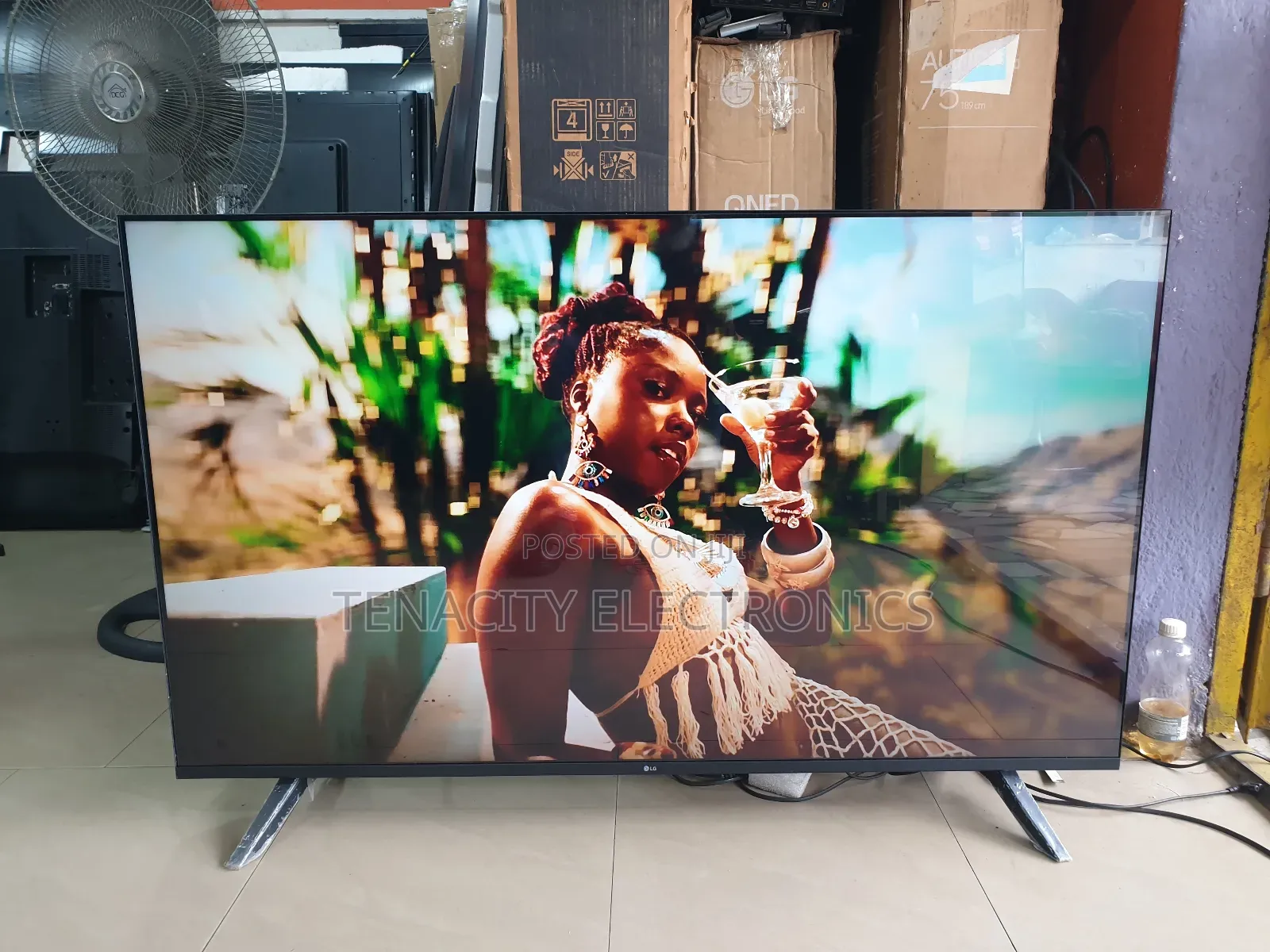 Lg 55”Uhd HDR Edgeless Smart Satellite Tv