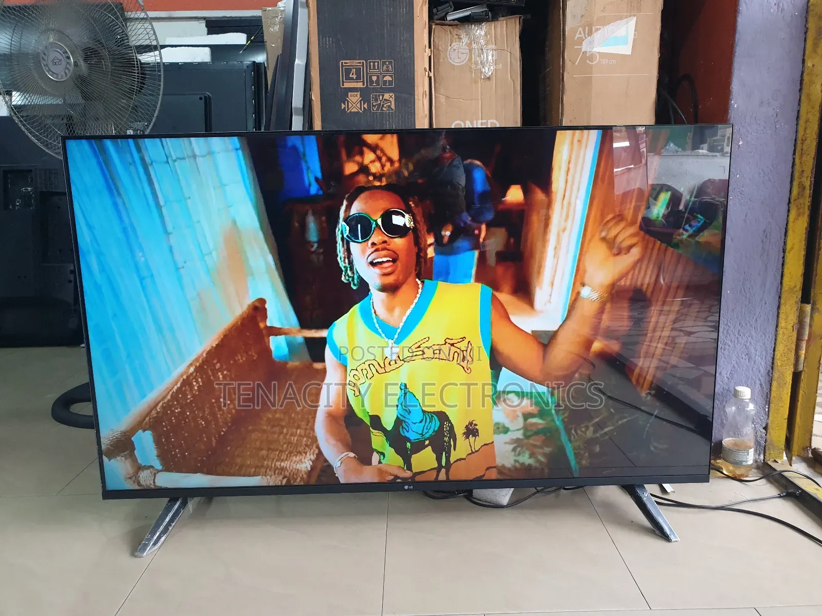 Lg 55”Uhd HDR Edgeless Smart Satellite Tv