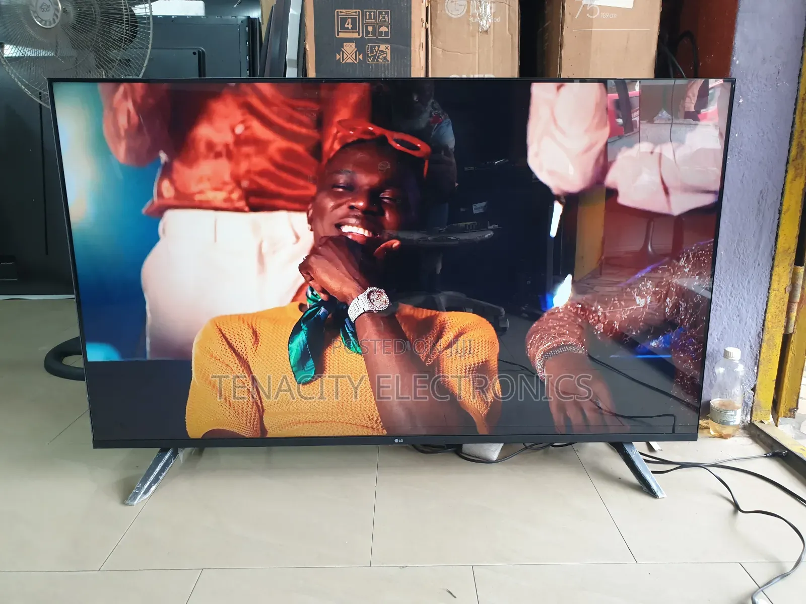 Lg 55”Uhd HDR Edgeless Smart Satellite Tv