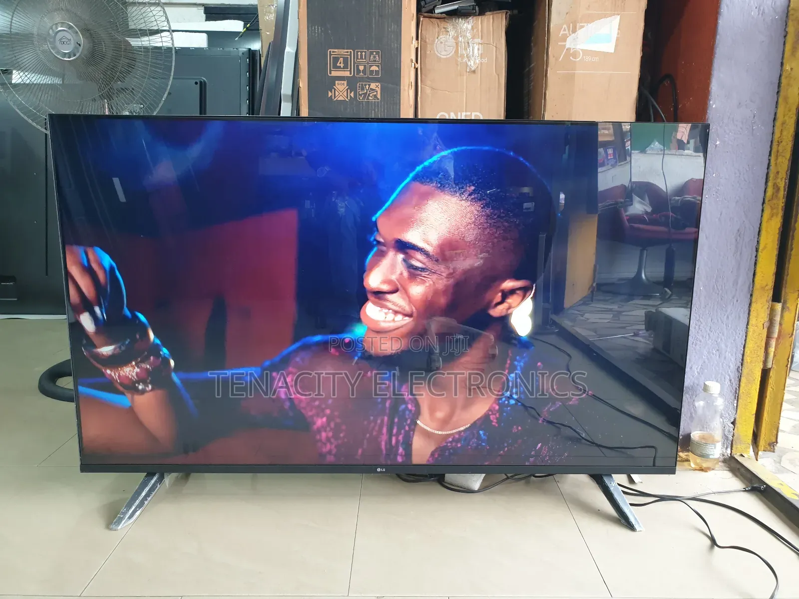 Lg 55”Uhd HDR Edgeless Smart Satellite Tv