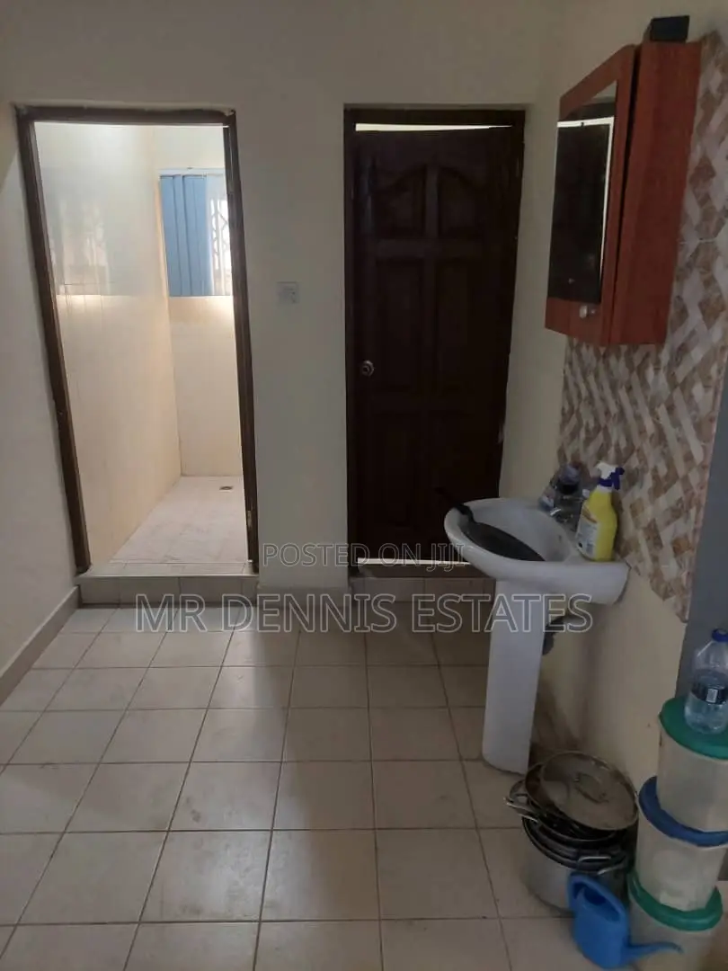 2bdrm House in Westhills Mall for rent