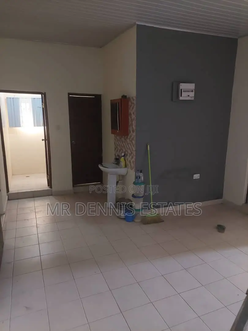 2bdrm House in Westhills Mall for rent