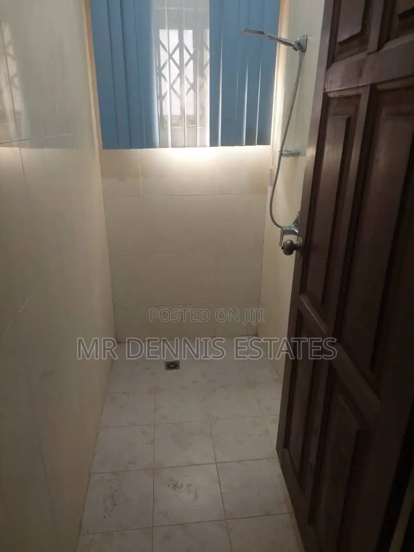 2bdrm House in Westhills Mall for rent