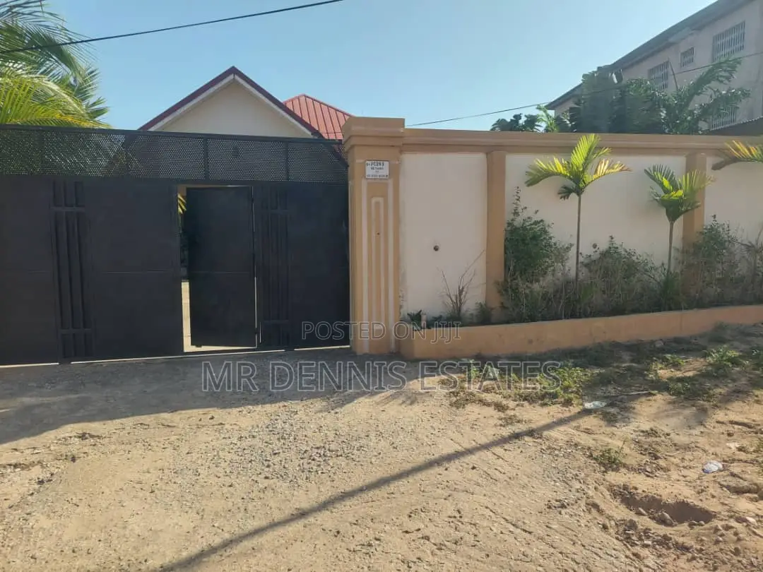 2bdrm House in Westhills Mall for rent
