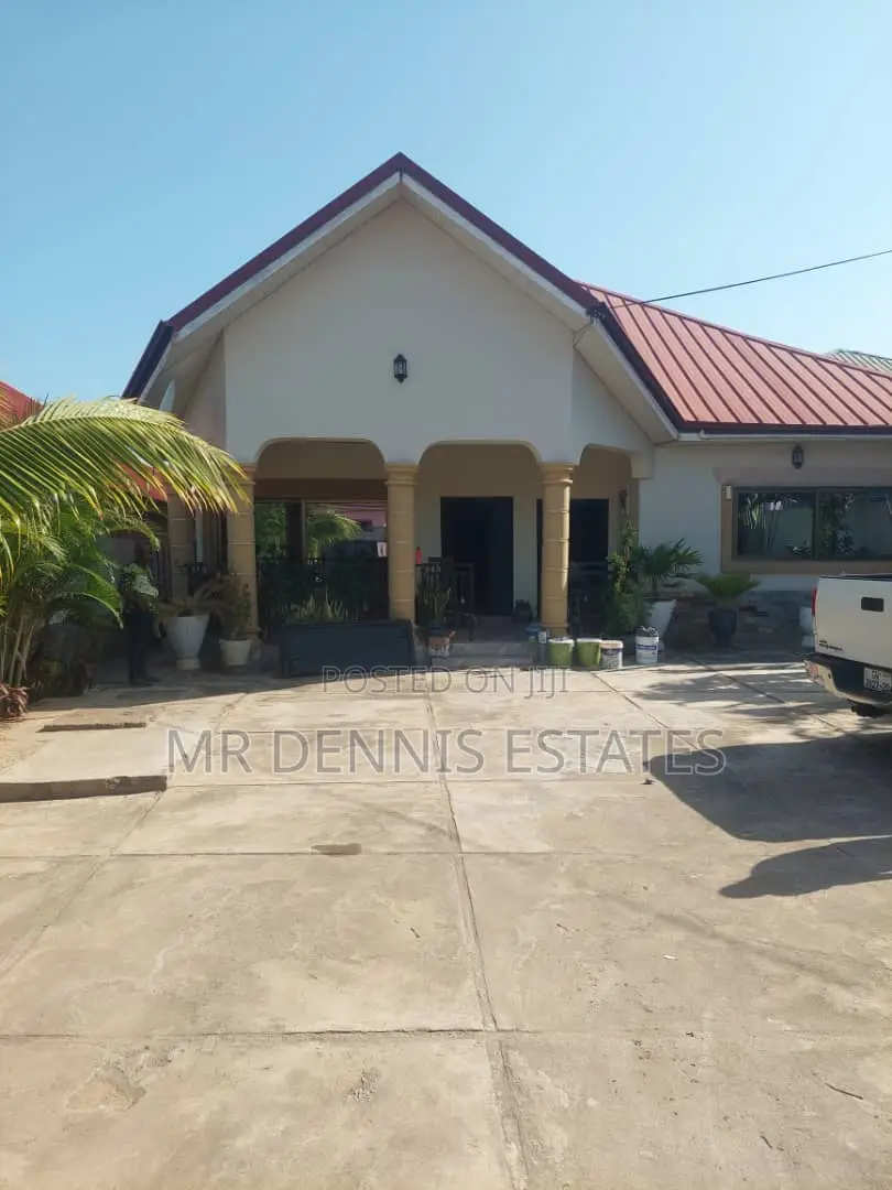 2bdrm House in Westhills Mall for rent