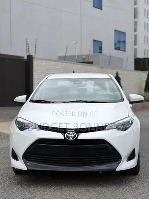 Toyota Corolla LE (1.8L 4cyl 2A) 2018 White