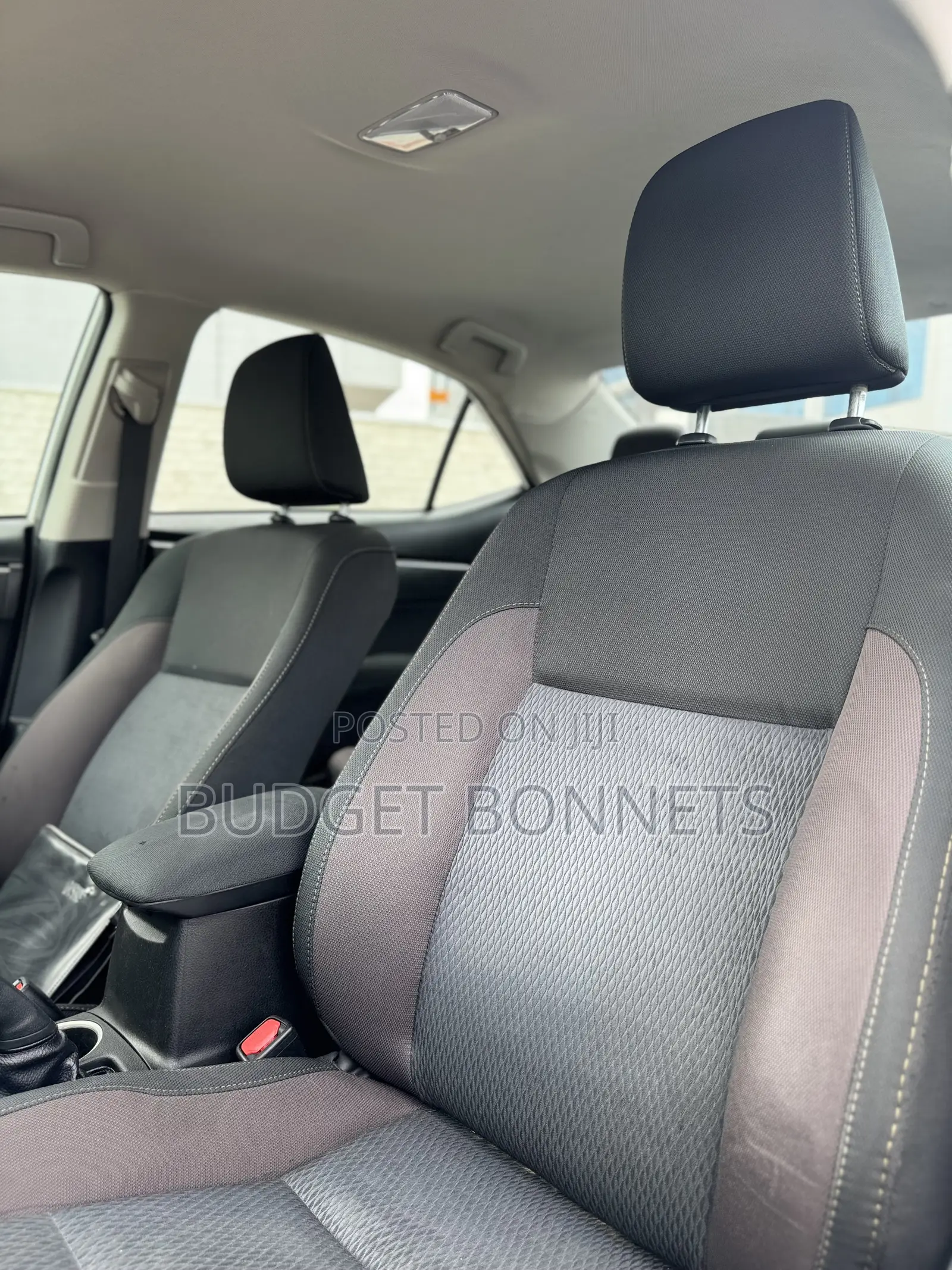 Toyota Corolla LE (1.8L 4cyl 2A) 2018 White