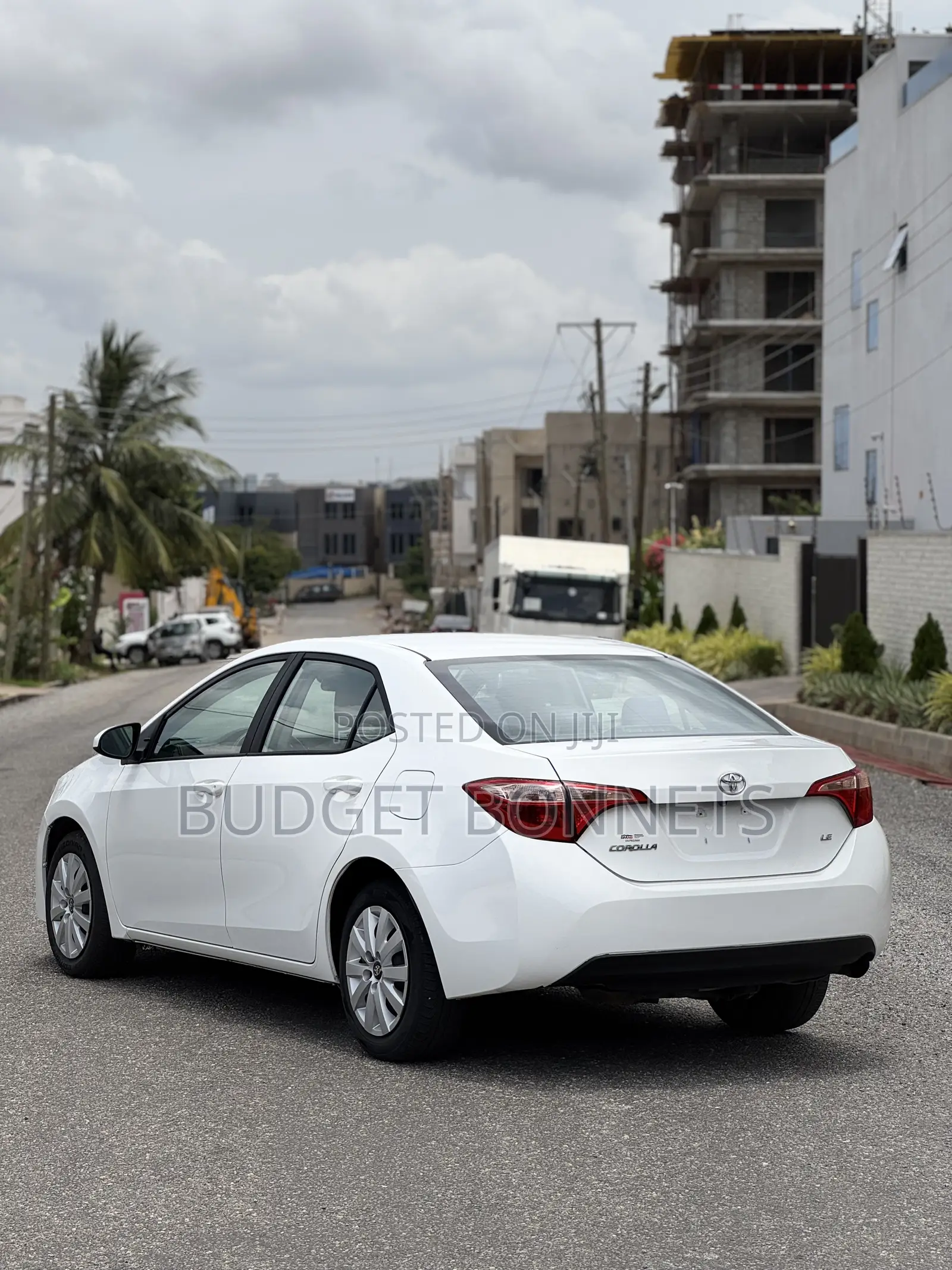 Toyota Corolla LE (1.8L 4cyl 2A) 2018 White