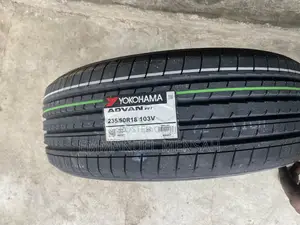 235/60 R18 Yokohama Advan Db V552 Luxury Comfort Tyres