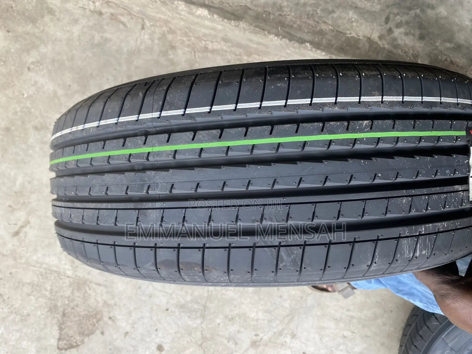 235/60 R18 Yokohama Advan Db V552 Luxury Comfort Tyres