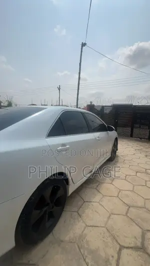 Toyota Camry SE Sport 4dr Sedan w/Prod. End 11/13 (2.5L 4cyl 6A) 2014