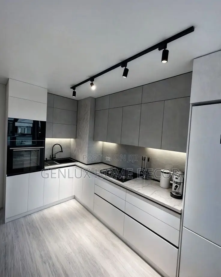 Multi-Texture Kitchen Cabinets for a Dynamic Design