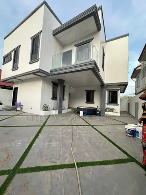 4bdrm House in School Junction, Ashaley Botwe for sale