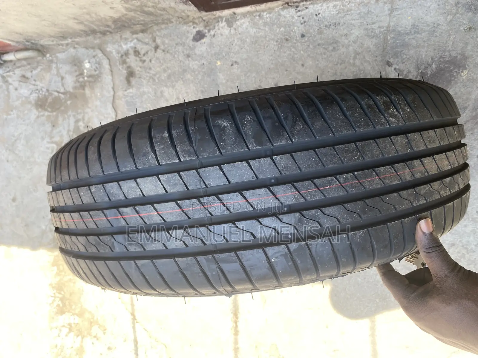 245/60 R18 Firestone Roadhawk 105h – High-Performance Tire