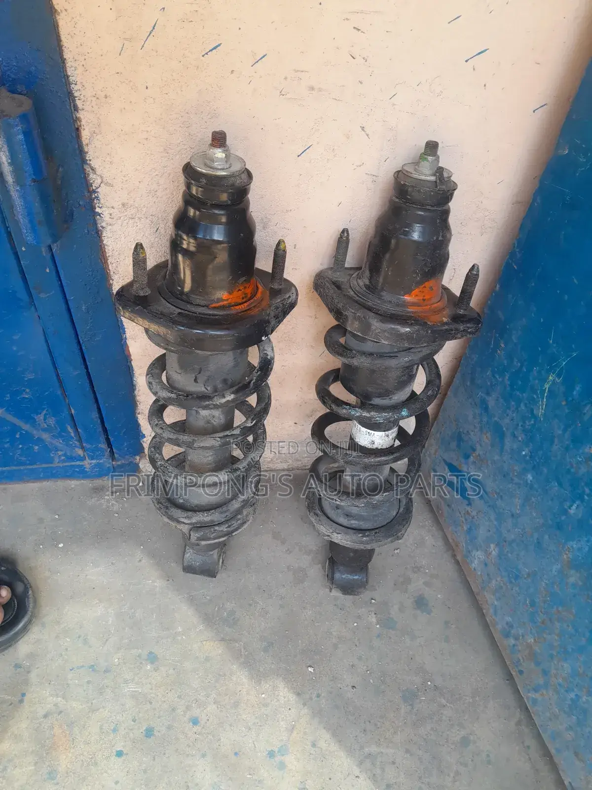 Honda CRV 2001/2006 Back Shocks Absorbers Genuine