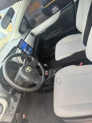 Toyota Vitz 1.0 FWD 3dr 2012 White