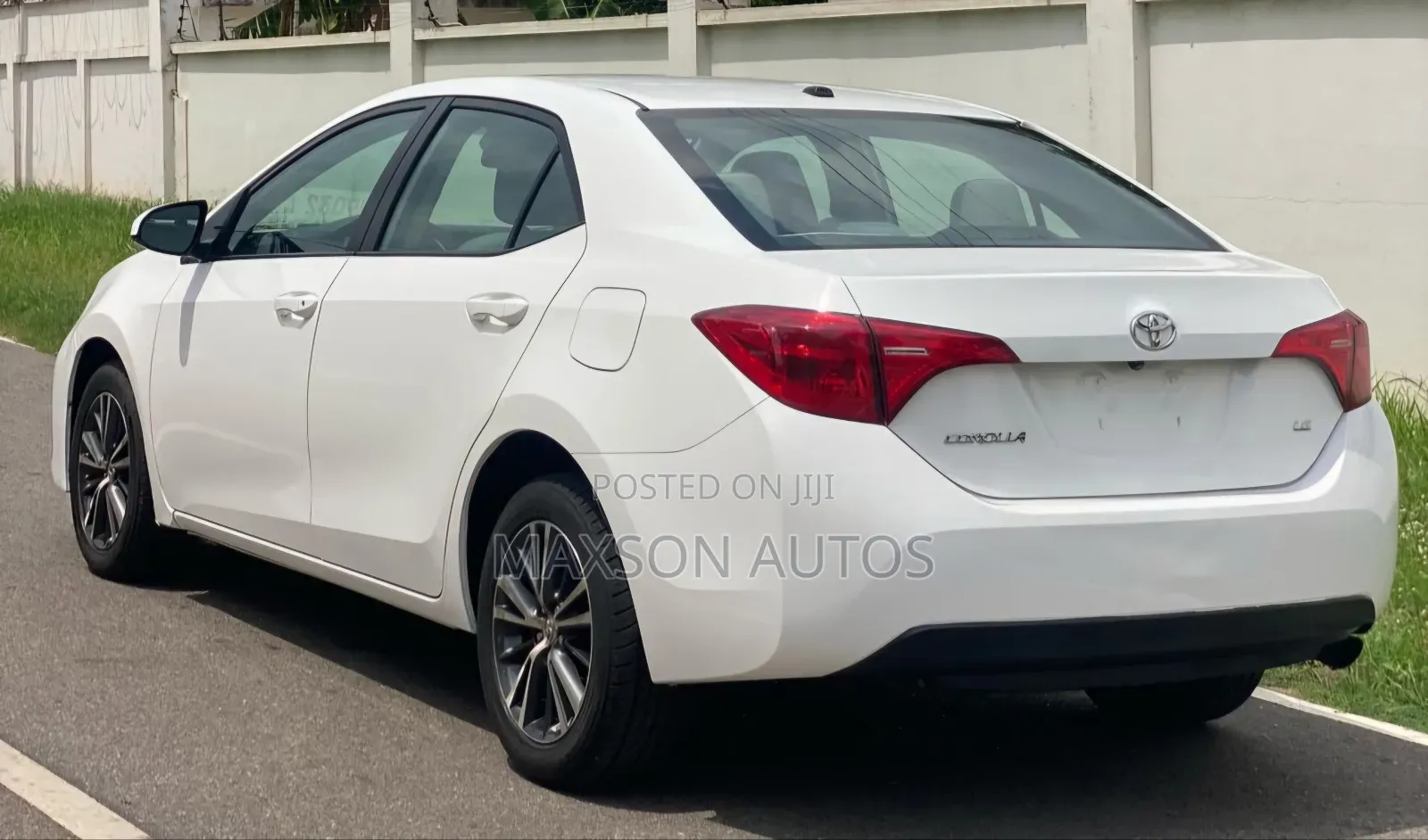 Toyota Corolla LE ECO 4dr Sedan (1.8L 4cyl CVT) 2017 White