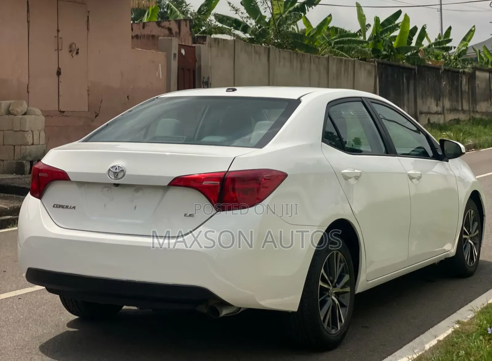 Toyota Corolla LE ECO 4dr Sedan (1.8L 4cyl CVT) 2017 White