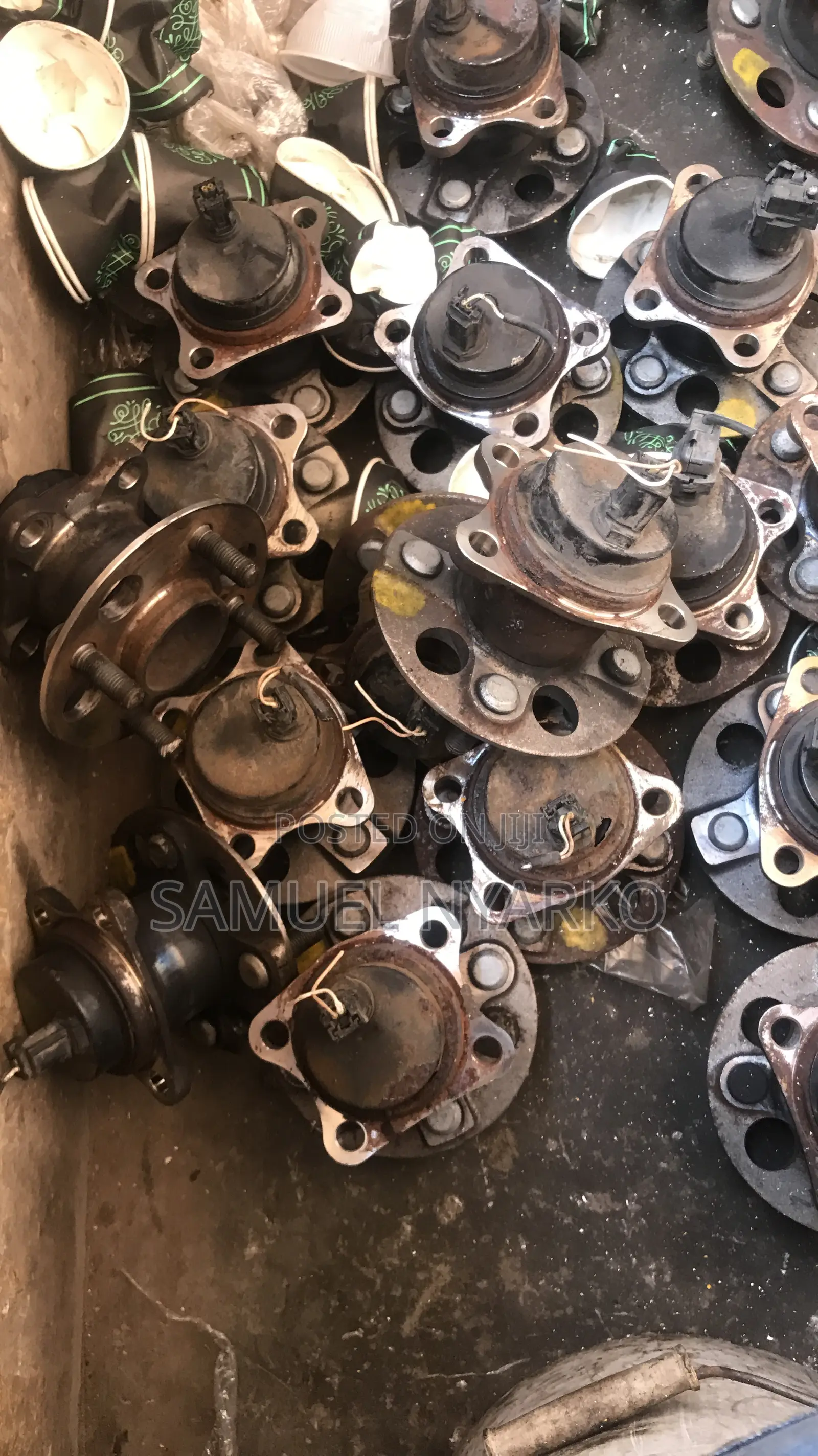 Home Used Back Hubs for Toyota Yaris / Vitz Available