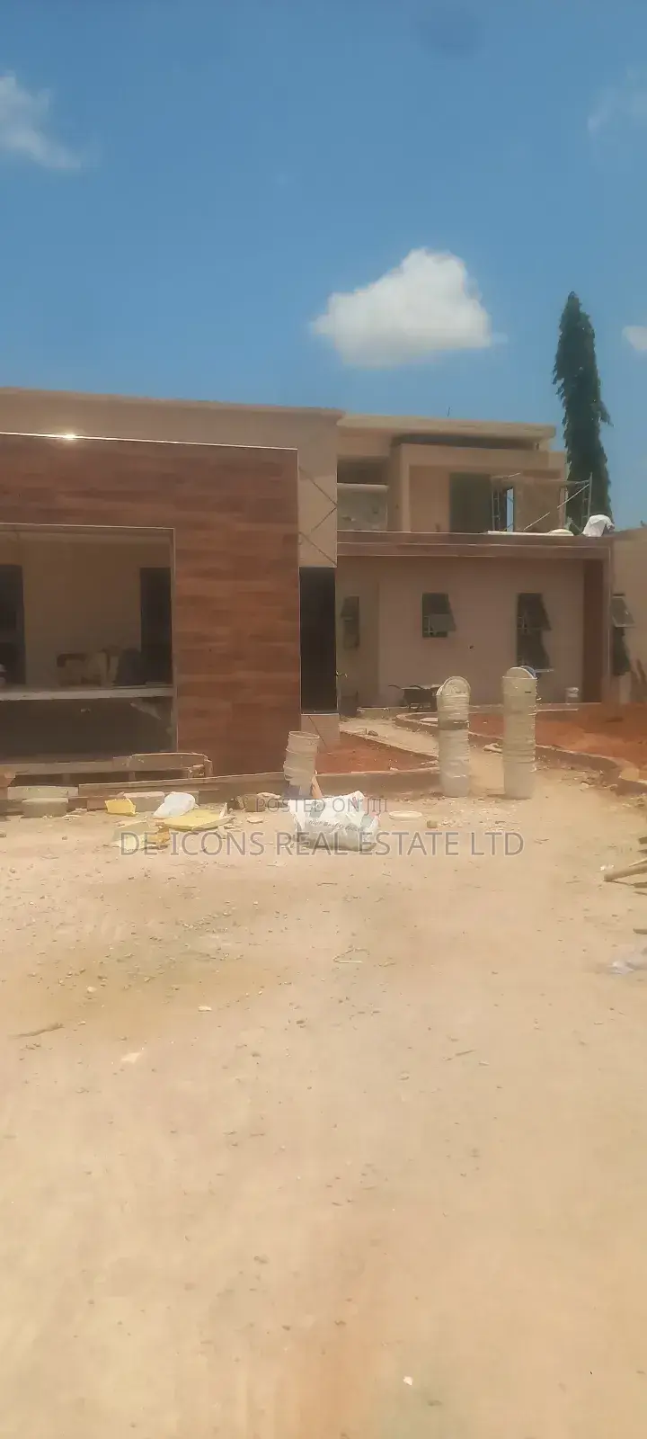 4bdrm House in De-Icons Real Estate, Awutu Senya East Municipal