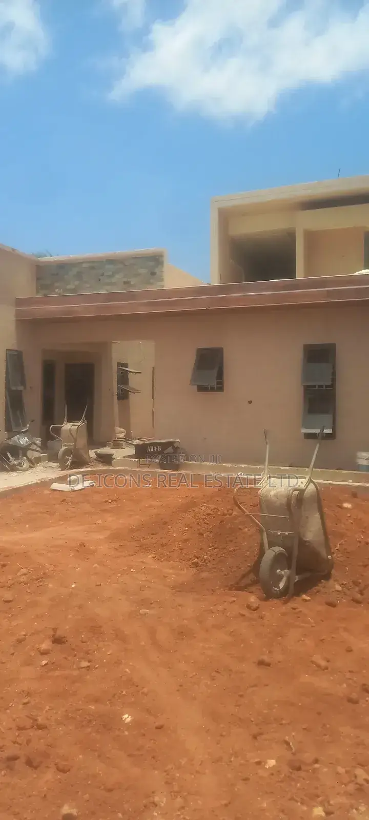 4bdrm House in De-Icons Real Estate, Awutu Senya East Municipal