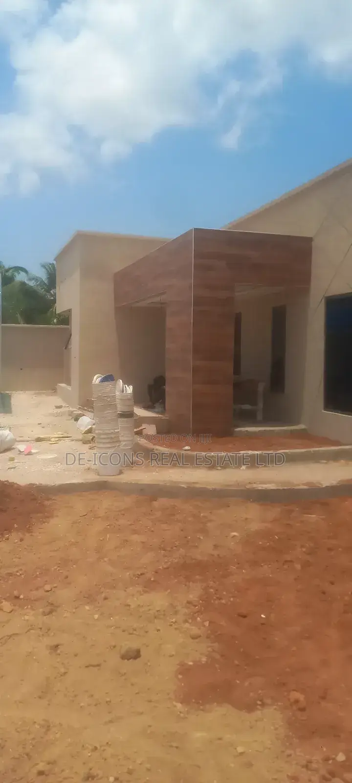4bdrm House in De-Icons Real Estate, Awutu Senya East Municipal