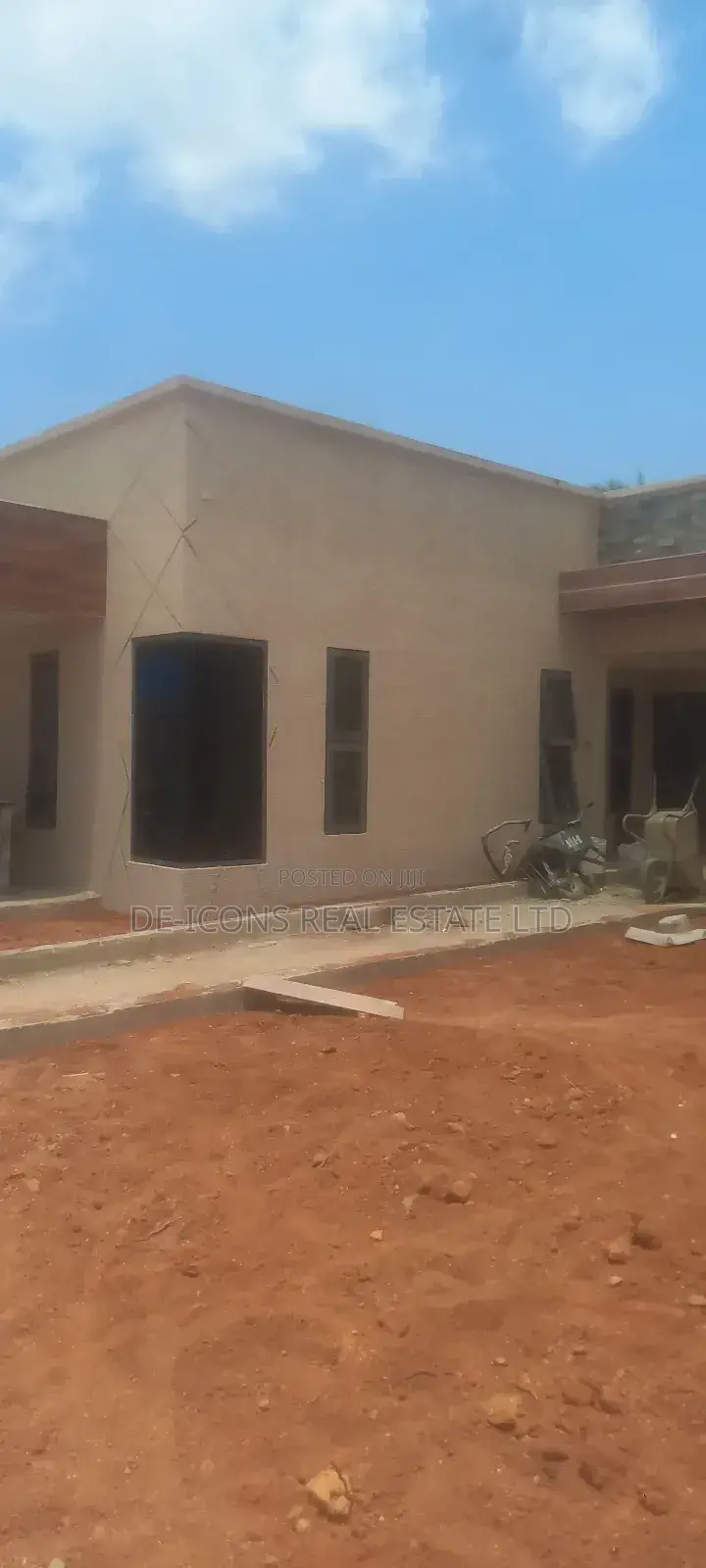 4bdrm House in De-Icons Real Estate, Awutu Senya East Municipal