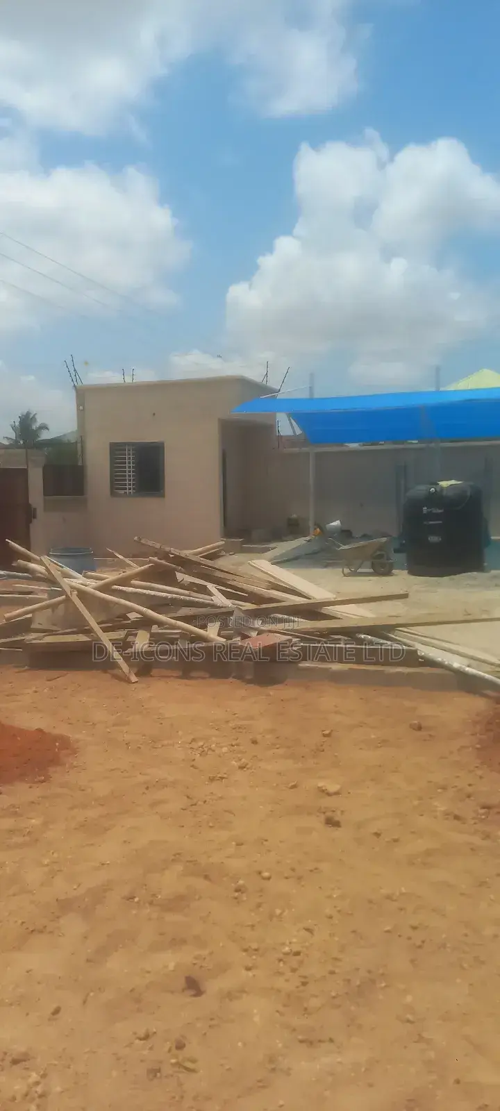 4bdrm House in De-Icons Real Estate, Awutu Senya East Municipal