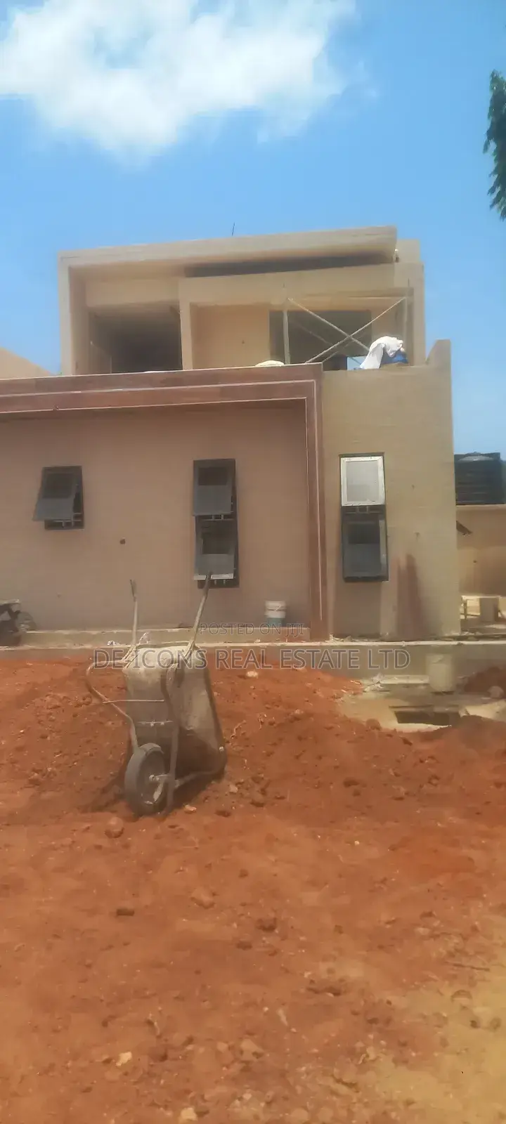 4bdrm House in De-Icons Real Estate, Awutu Senya East Municipal