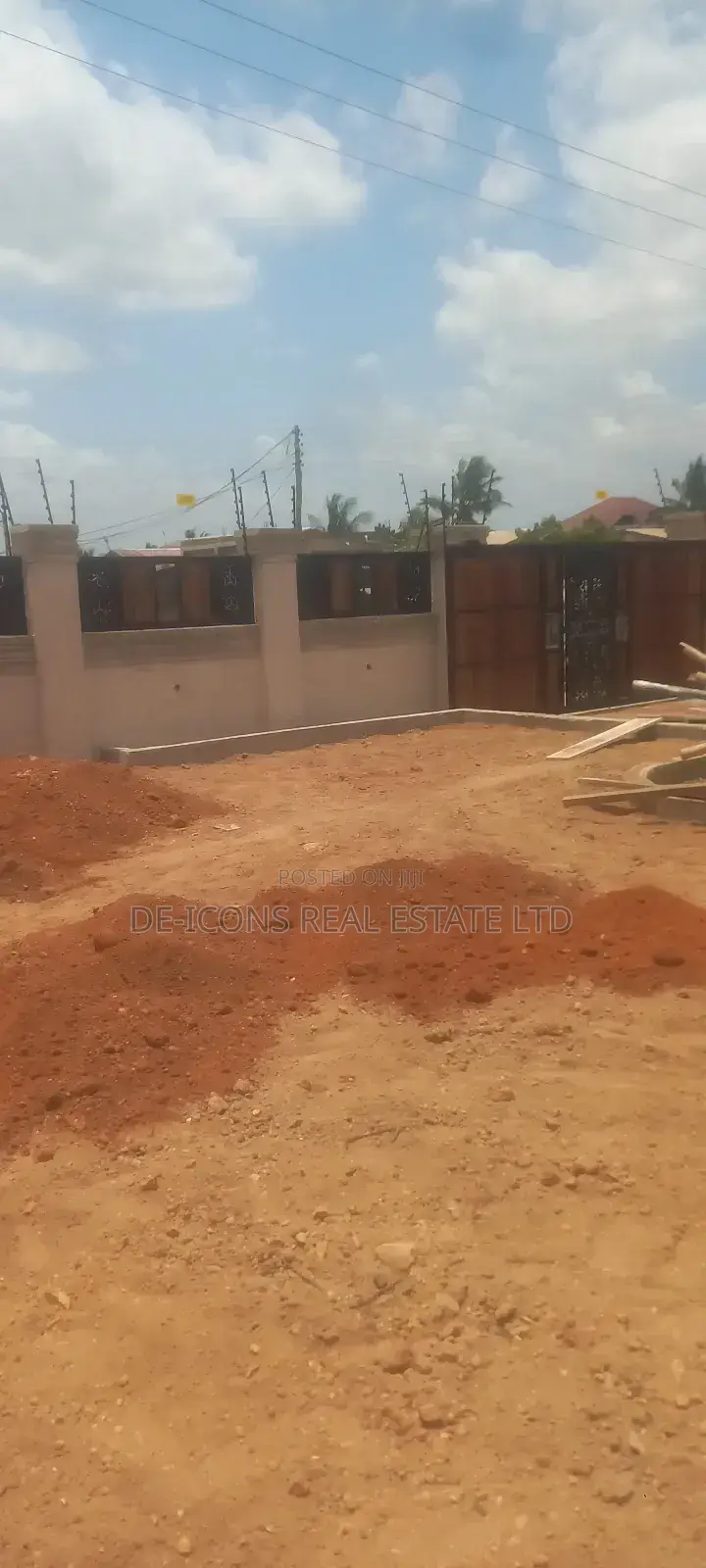 4bdrm House in De-Icons Real Estate, Awutu Senya East Municipal