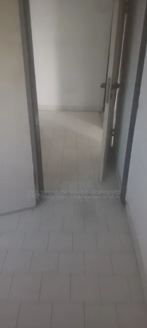 3bdrm Apartment in De-Icons Real Estate, Ga South Municipal for rent