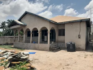 6bdrm House in Meduma, Kumasi Metropolitan for sale