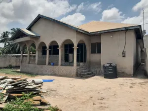 6bdrm House in Meduma, Kumasi Metropolitan for sale